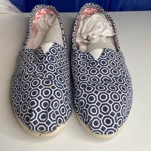 TOMS Dark Blue Geometric Slip-ons 6.5